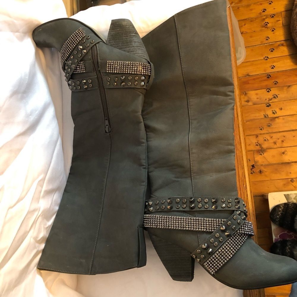 Not rated grey bling boots size 7